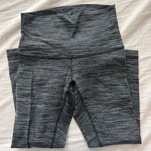 Lulu lemon size 4 capri